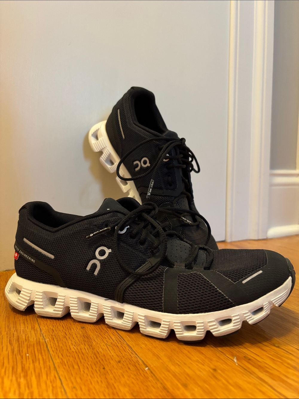 On Cloud 5 Women's Running Shoes - Black/White - Size 7.5 (Style 59.98904)